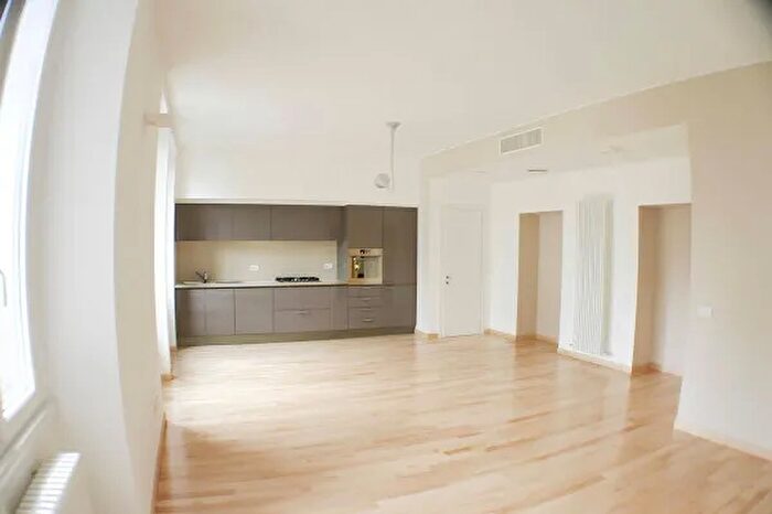 Appartamento trilocale in affitto in Via Antonio Stoppani, Milano