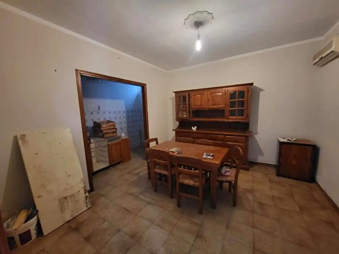 Casa con 6 locali in vendita in Cascina