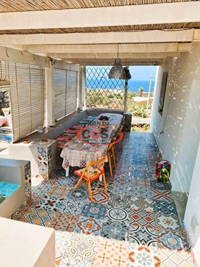 Casa con 6 locali in vendita in Pantelleria