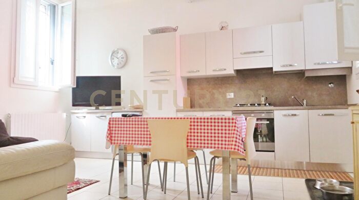 Casa con 10 locali in vendita in Via Solferino, Parabiago