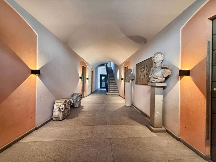 Appartamento con 6 locali in affitto in Via della Signora, Borgogna Largo Augusto, Milano