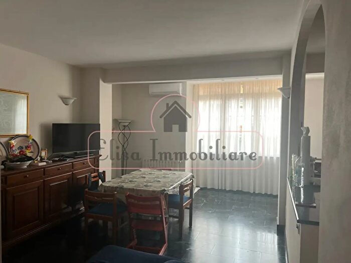 Appartamento trilocale in affitto in Viareggio