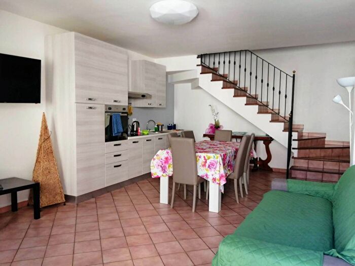 Appartamento trilocale in affitto in Via Fontana, Villetta Barrea