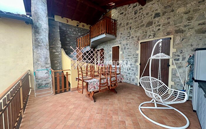 Appartamento trilocale in vendita in Località Bianica, Tavernola Bergamasca