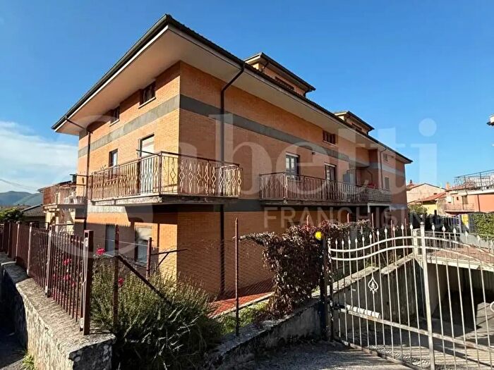 Appartamento con 5 locali in vendita in Via XXV Aprile Snc, Cittaducale