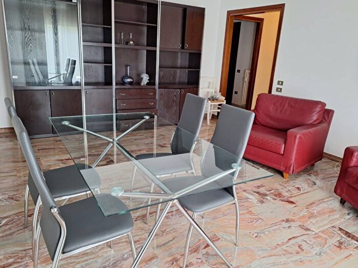 Appartamento quadrilocale in affitto in Via Curzola, Santissima Trinità, Padova