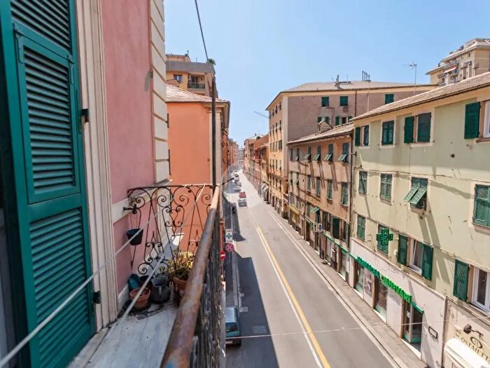 Appartamento con 6 locali in vendita in Via Canevari, Genova