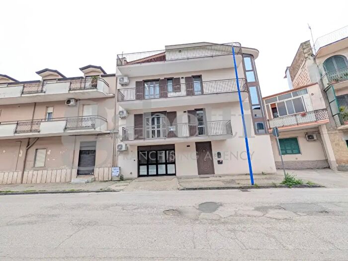 Casa trilocale in vendita in Via Vittorio Emanuele, Parete