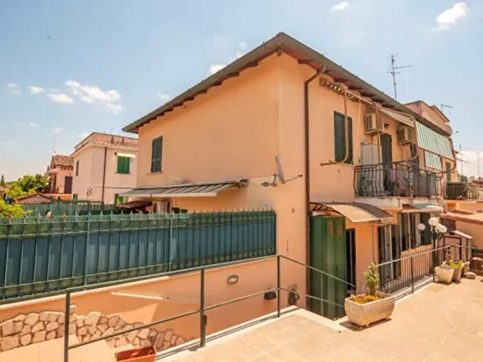 Appartamento bilocale in vendita in Via Montefiascone, Roma