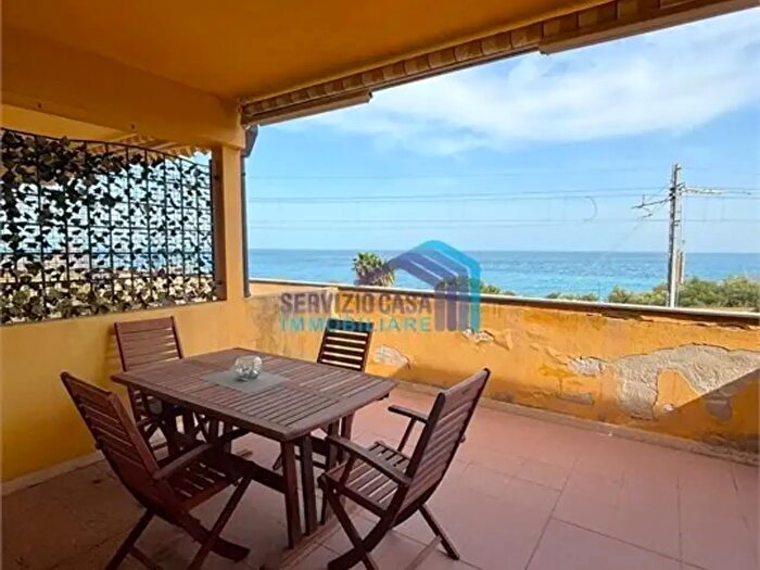 Appartamento quadrilocale in affitto in Via Nazionale, Letojanni