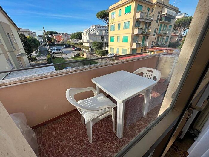 Appartamento bilocale in affitto in Via Francesco Gasparini, Lido di Camaiore, Camaiore