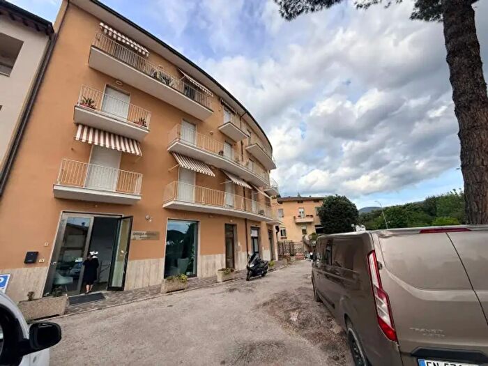 Appartamento trilocale in vendita in Via Los Angeles, Assisi