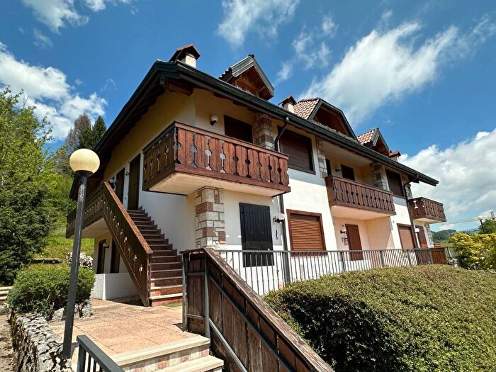 Appartamento trilocale in affitto in Via Maggiore, Centro, Roana