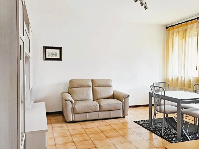 Appartamento trilocale in affitto in Via Montà, Padova