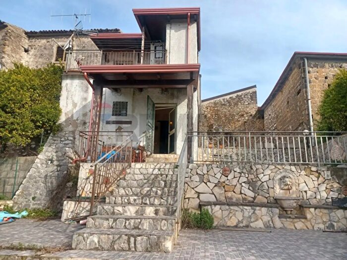 Casa con 6 locali in vendita in Via Vicinato Fontanavecchia, Faicchio