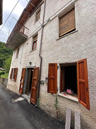 Casa con 8 locali in vendita in Molino Mogne, Camugnano