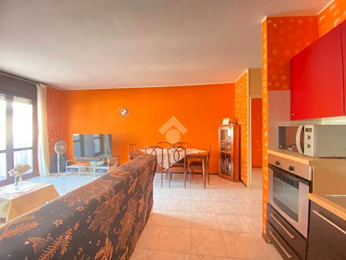 Appartamento trilocale in vendita in Via Ferrucci, Verona