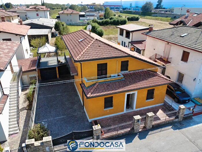 Casa con 7 locali in vendita in Castegnato