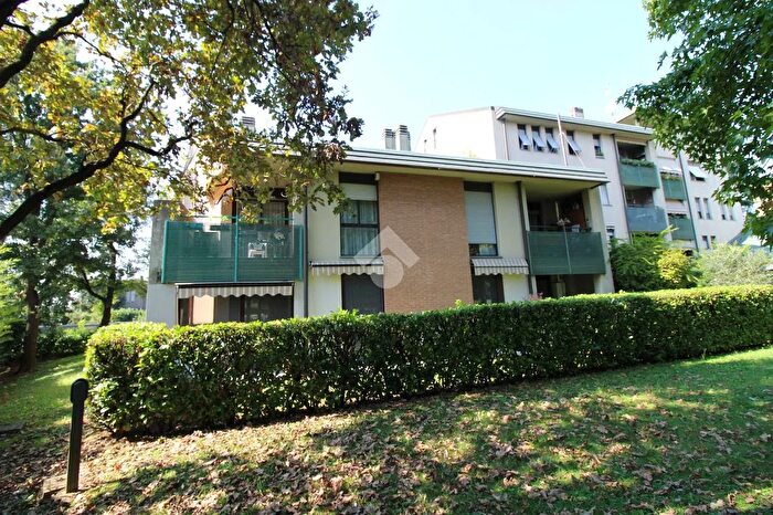 Appartamento quadrilocale in vendita in Via Natale Beretta, Arcore