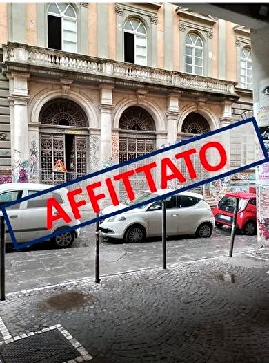 Appartamento quadrilocale in affitto in Via Mezzocannone, Centro Storico, Napoli