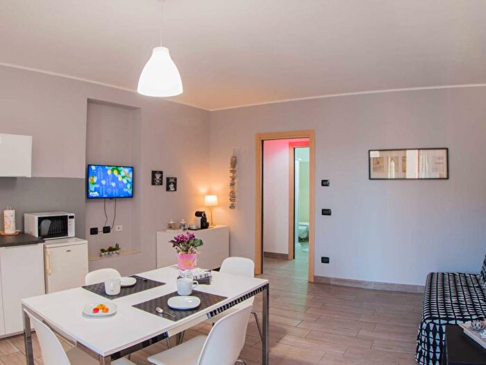 Appartamento bilocale in affitto in Via Milano, Centro, Arona