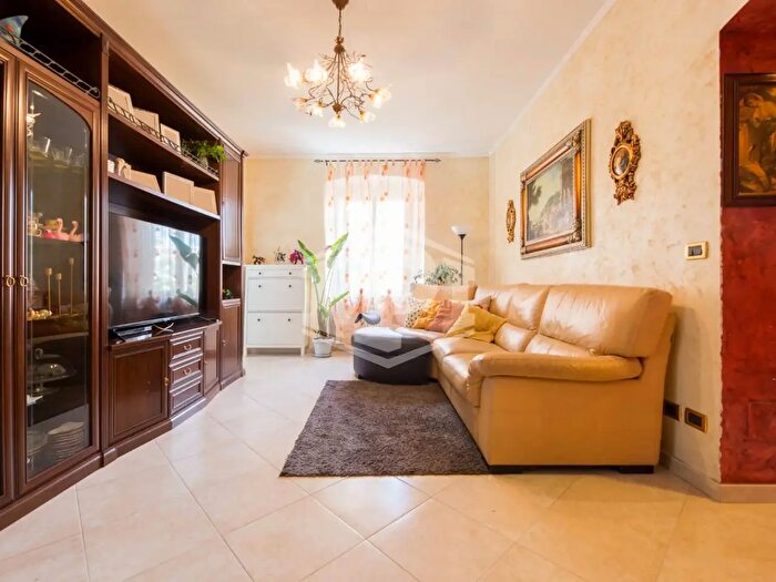 Appartamento con 5 locali in vendita in Piazza De Caroli, Genova