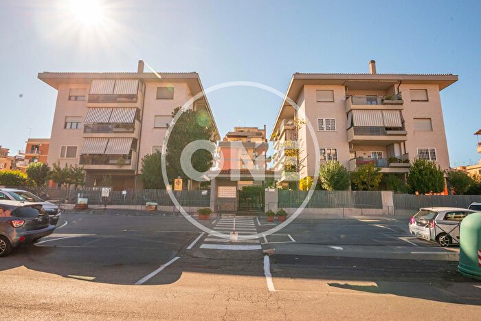 Appartamento trilocale in vendita in Via dei Fiori, Roma