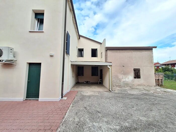 Casa con 6 locali in vendita in Via Fossa Donne, Mira
