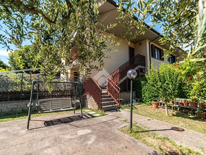 Appartamento con 9 locali in vendita in Via Monte Pollino, Vitorchiano