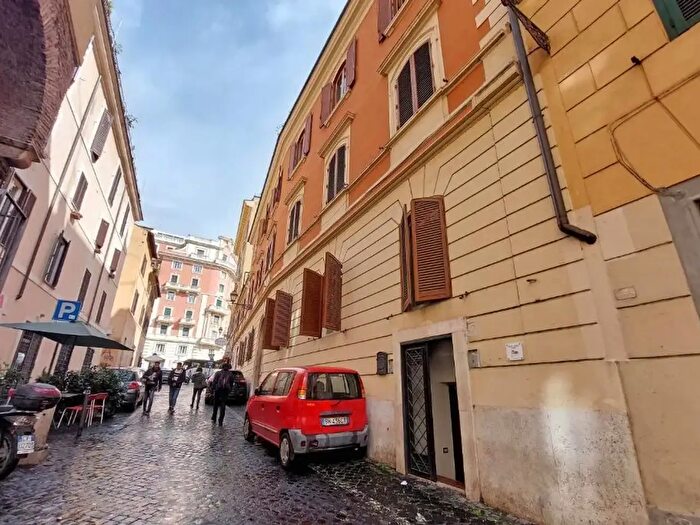 Appartamento trilocale in vendita in Via di San Martino ai Monti, Roma