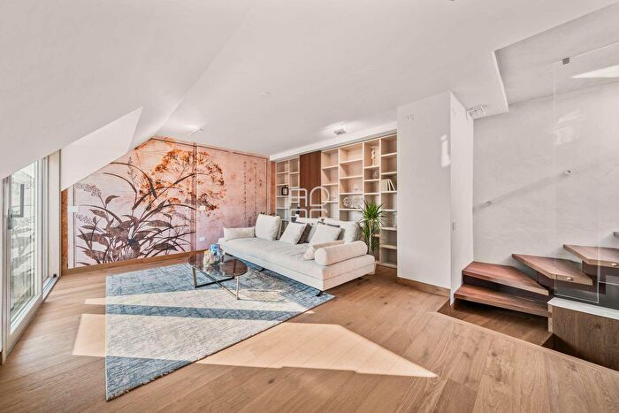 Appartamento con 6 locali in vendita in Piazza Malvezzi, Desenzano Del Garda