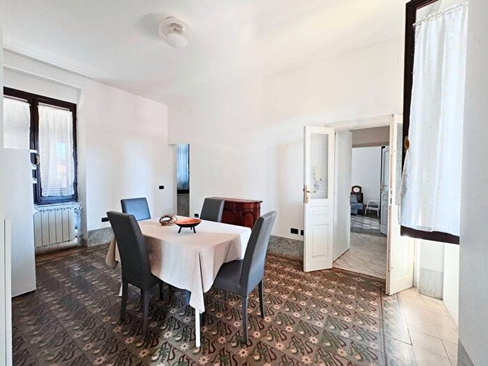 Appartamento trilocale in affitto in Via Ippolito Landinelli, Centro, Sarzana
