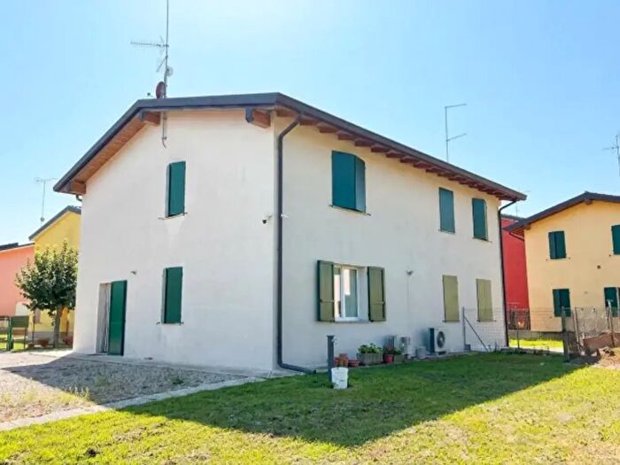 Casa con 6 locali in vendita in Piazza Don Giuseppe Andreoli, San Possidonio