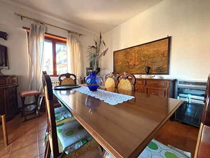 Appartamento quadrilocale in vendita in Via Montelupo Fiorentino, Roma