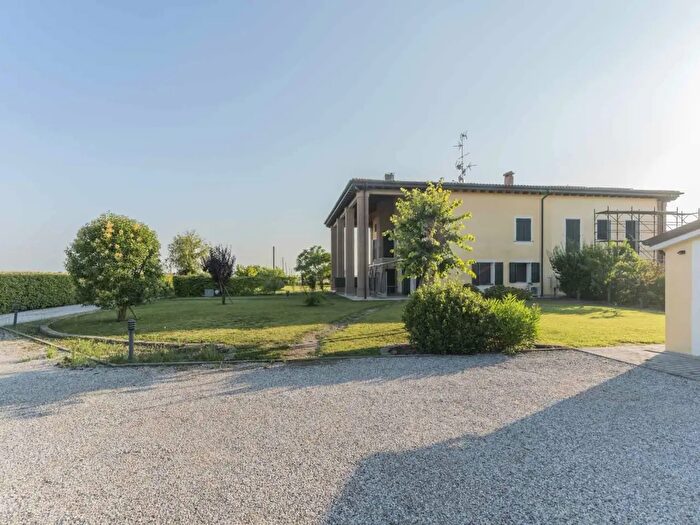 Casa quadrilocale in vendita in Via Molinazzo, Poggio Renatico