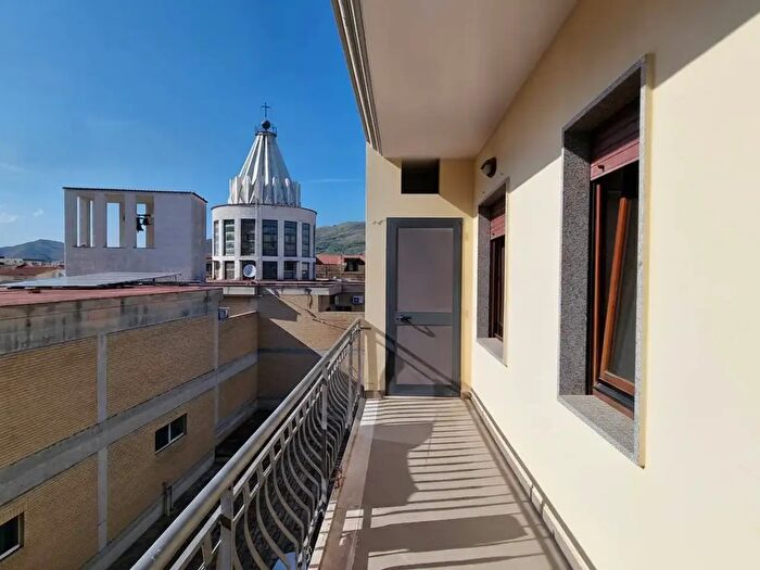 Appartamento quadrilocale in vendita in Via Gubbio, Mondragone
