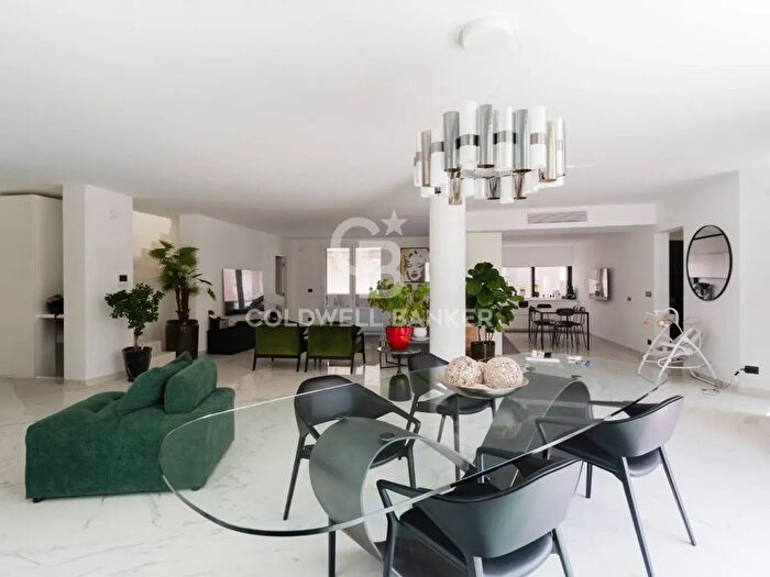 Appartamento con 7 locali in vendita in Via di Porcigliano, Lecce