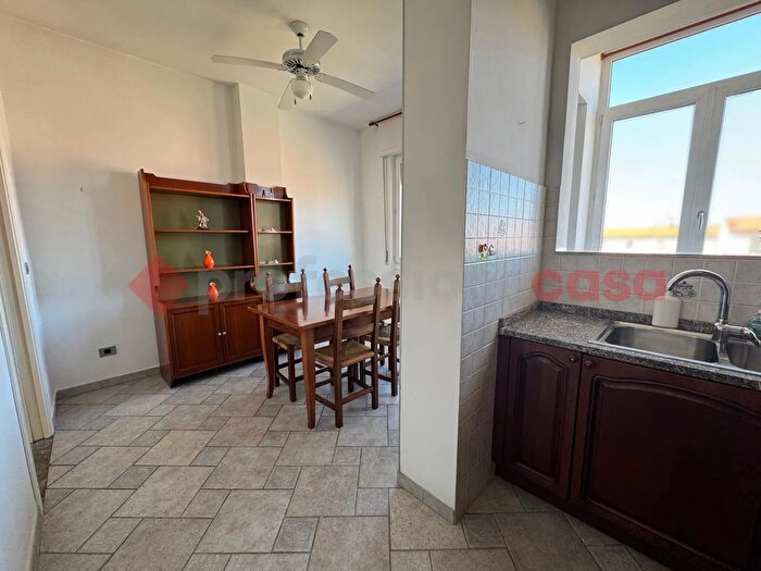 Appartamento con 5 locali in vendita in Via Azzati, Livorno