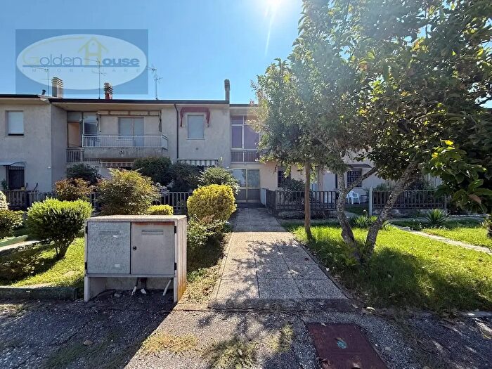 Appartamento trilocale in vendita in Via Pò di Primaro, Argenta