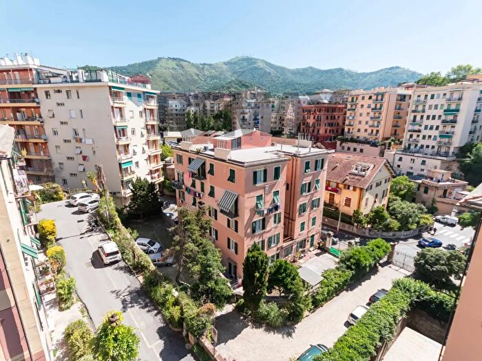 Appartamento con 6 locali in vendita in Via Gabriele Rossetti a, Genova