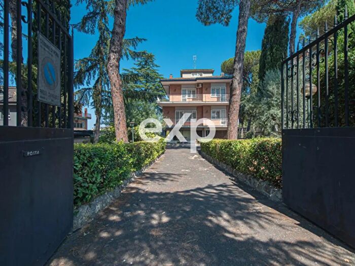 Casa con 6 locali in vendita in Via Casal del Marmo, Roma