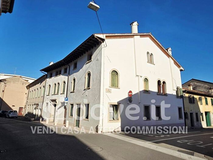 Casa bilocale in vendita in Via Umberto Cosmo, Centro, Vittorio Veneto