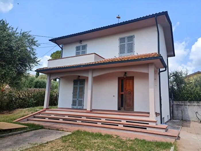 Casa con 6 locali in vendita in Fucecchio