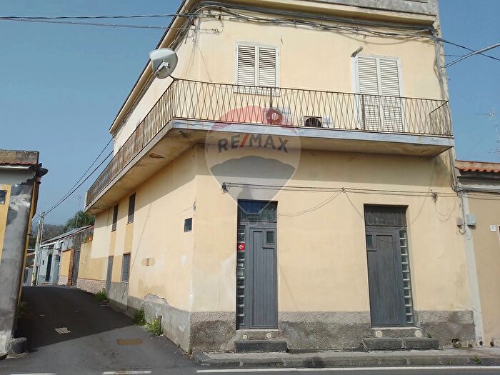 Casa con 9 locali in vendita in Via Nazionale Mangano, Acireale