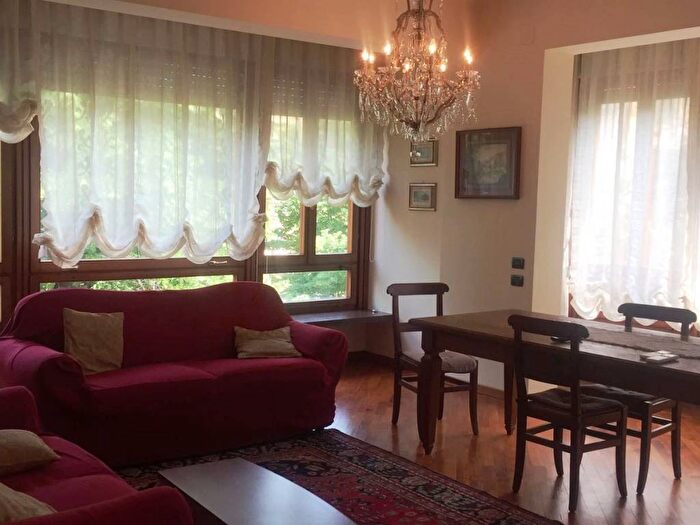 Appartamento quadrilocale in affitto in viale toschi, Centro Storico, Parma