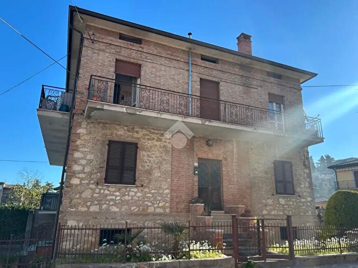 Appartamento quadrilocale in vendita in Via alle Barche, Deruta