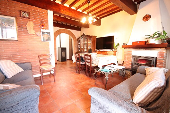 Appartamento quadrilocale in vendita in Via per Camaiore, Lucca