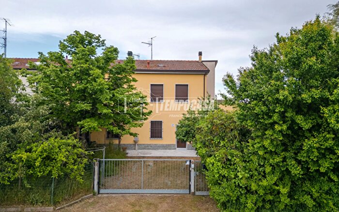 Casa con 5 locali in vendita in Via Chiesina, Medicina