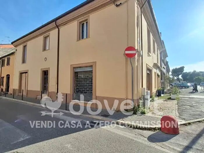 Appartamento con 6 locali in vendita in Via Giordano Bruno, Fano