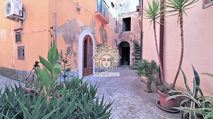 Casa con 5 locali in vendita in Ragusa